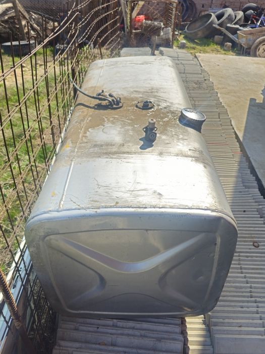 алюминиевый бак продаеться