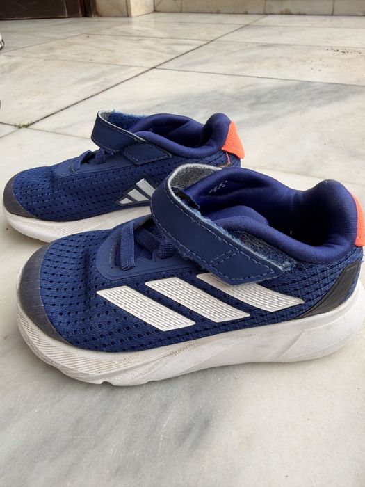 Маратонки Adidas,ползвани със следи от употреба,р-р 24