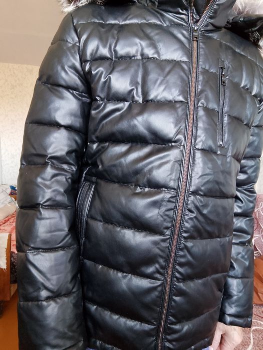 Продам куртку демисезонную.Чёрные.