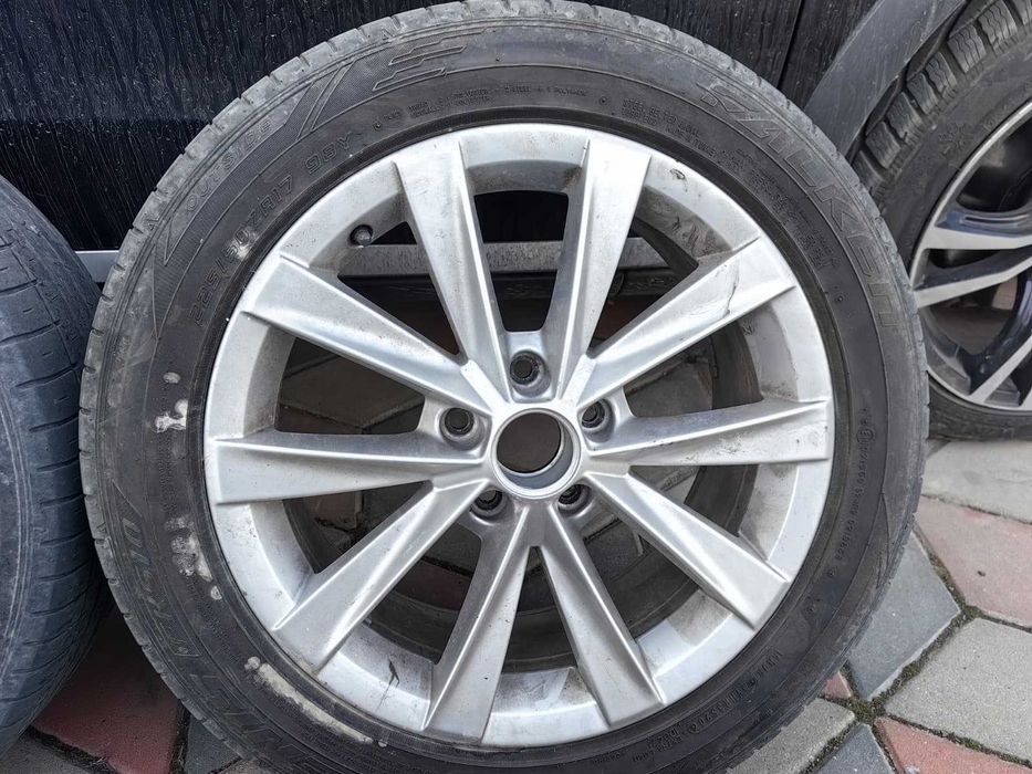 Jante originale 17” VW - 7JX17H2 ET42 ”Valley” [DIAMOND SILVER]