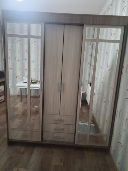 Продам шкаф 4-х дверной