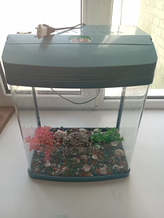 Продам аквариум с (доп принадлежности)
