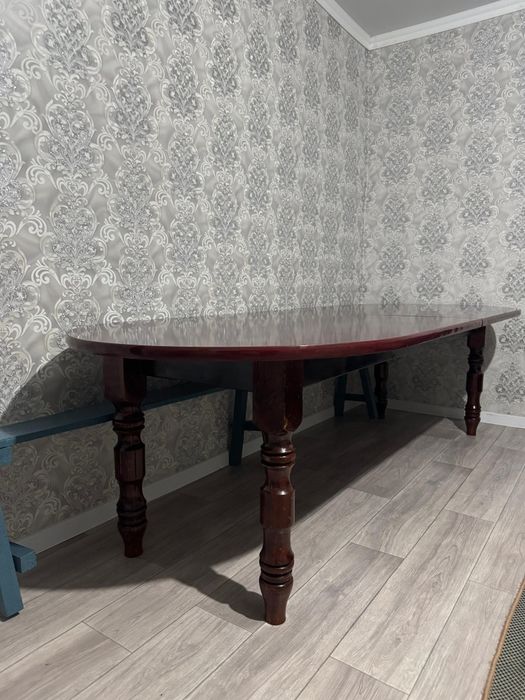 Стол для гостиного