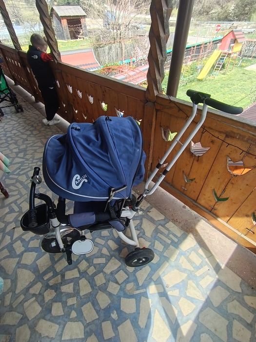 Tricicleta pentru copii cu cosulet si copertina anti UV