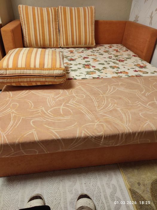 Разтегателен диван