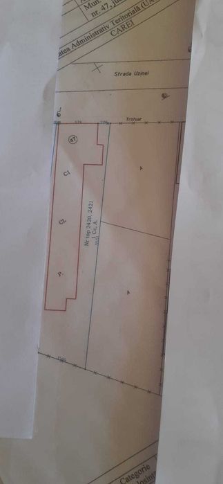 Vând casă cu teren pe str. Uzinei