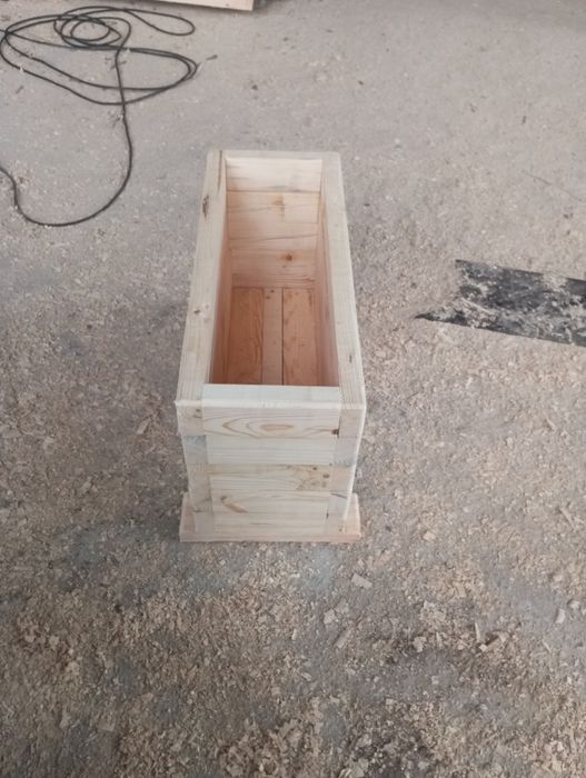 Дървени кашпи за цветя