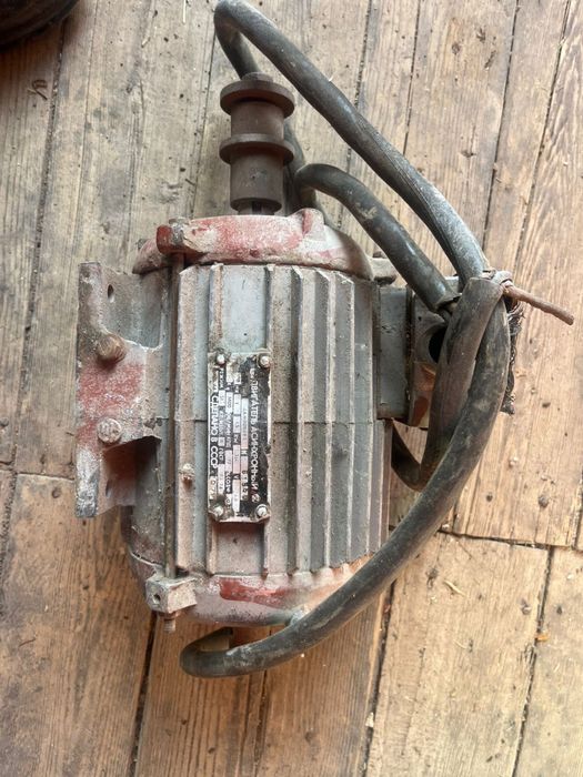 Продам электродвигатель