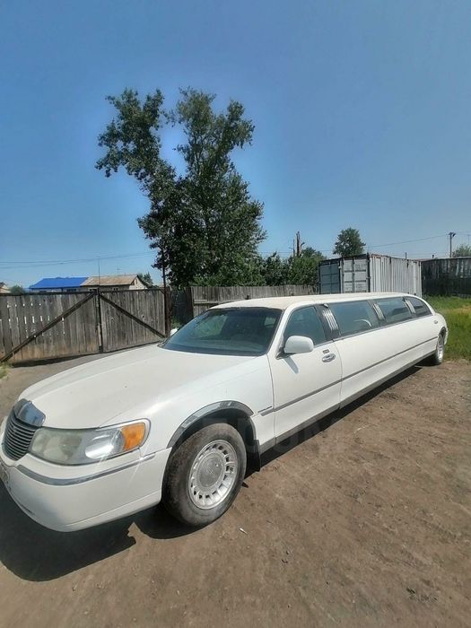 Автомобиль Lincoln Town Car