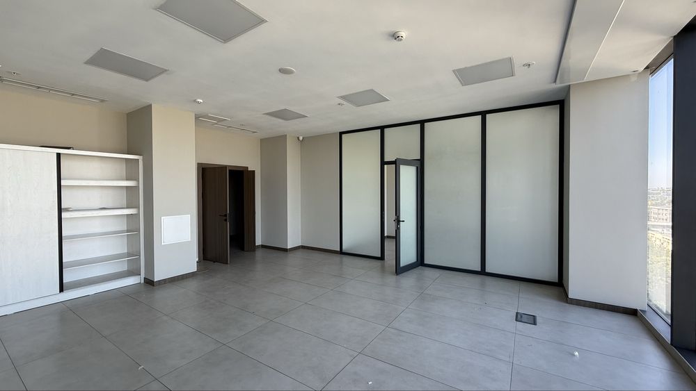 Б/Ц на Ц-5 580м2 12 кабинетов центр города