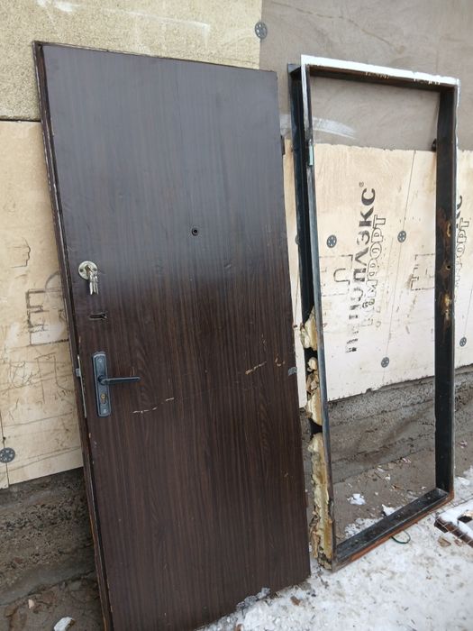 Срочно продам Дверь входной метал