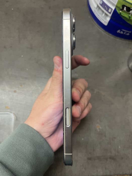 Продам IPhone 16 pro max 256gb