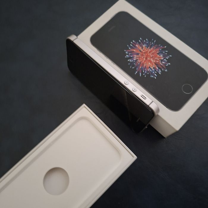 Iphone Se 32 gb серый