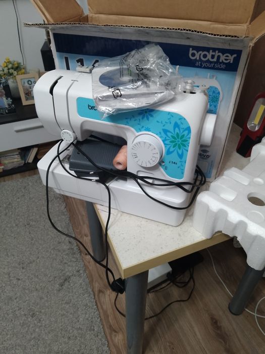 Mașină de cusut electrica cu pedala și zig zag originala Brothers