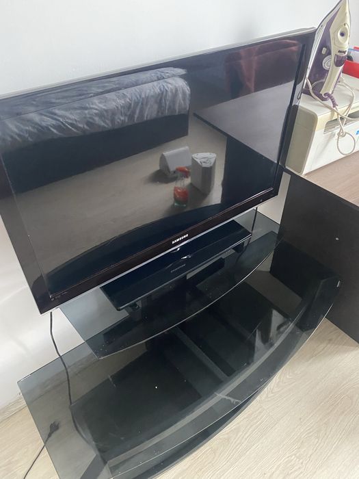Продам телевизор с подставкой