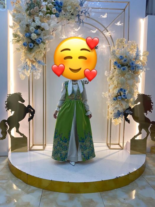 Нарядное женское платье