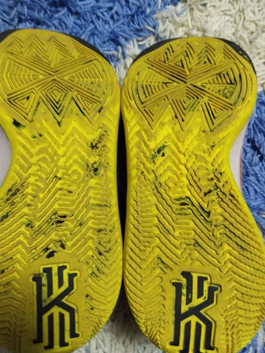 Kyrie 6 flytrap Orange