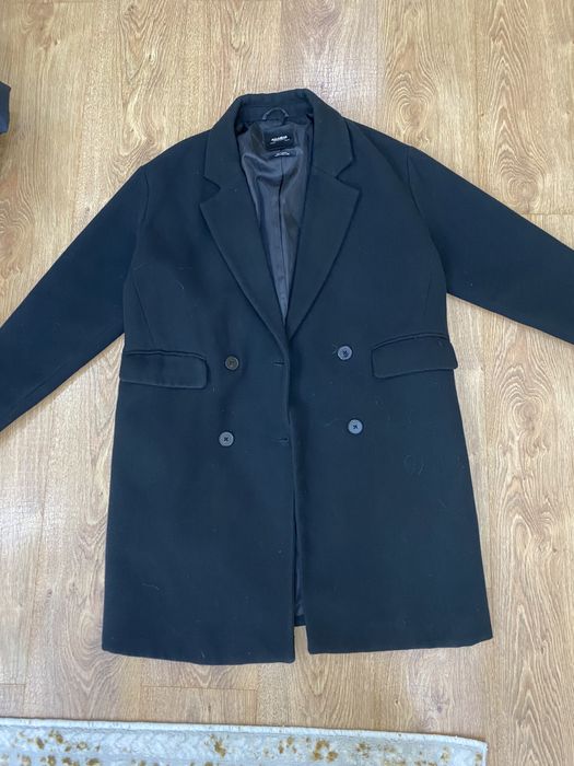 Продаются куртки, тренчи, пальто