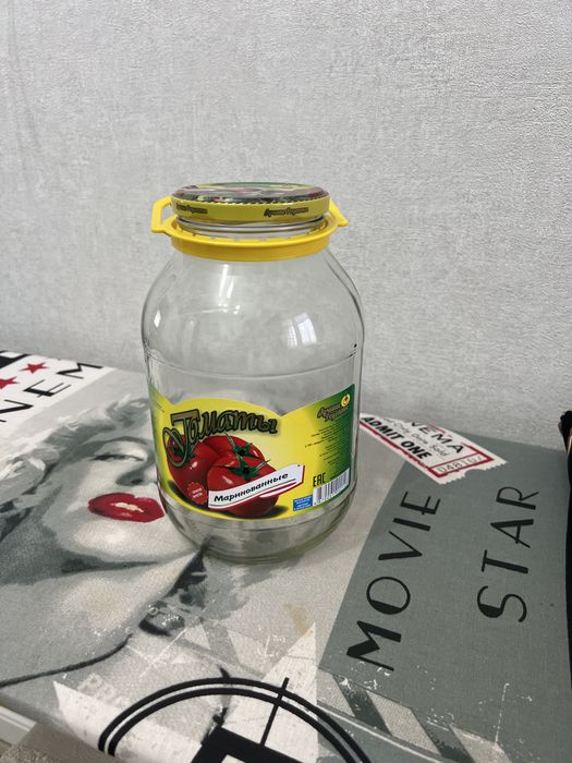 Продам банки 2 литровые недорого, . . . . . . . . . . . . .  . . .