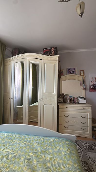 Спальный гарнитур  продам