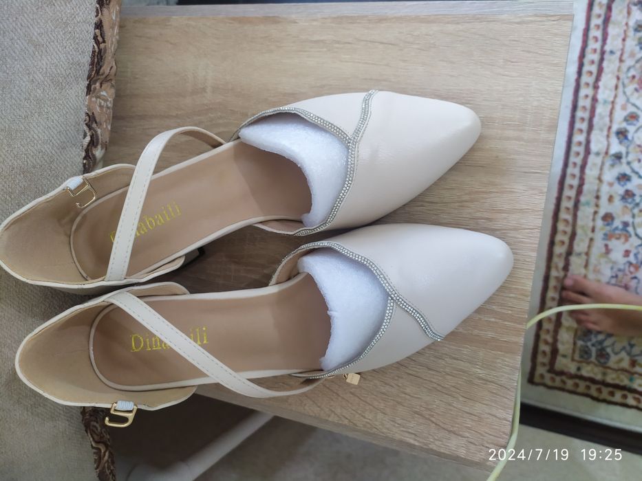 Продам женские туфли