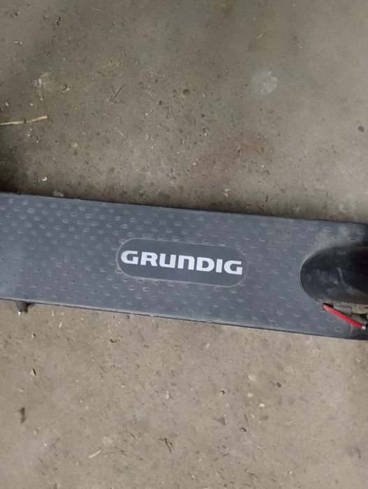 Vând trotineta electrică GRUNDIG X7