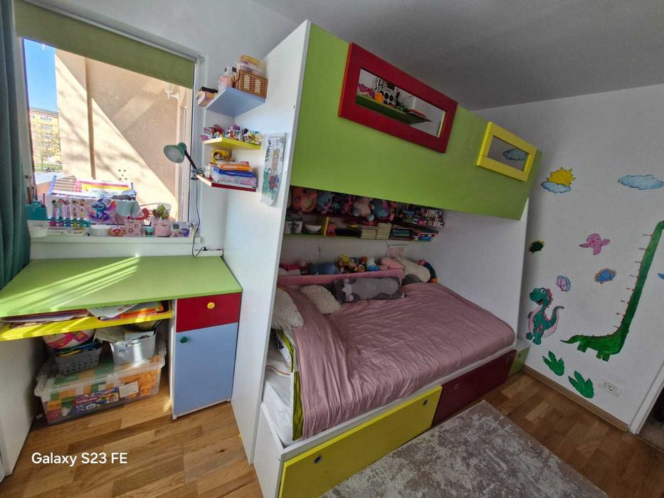 Pat  copii supraetajat