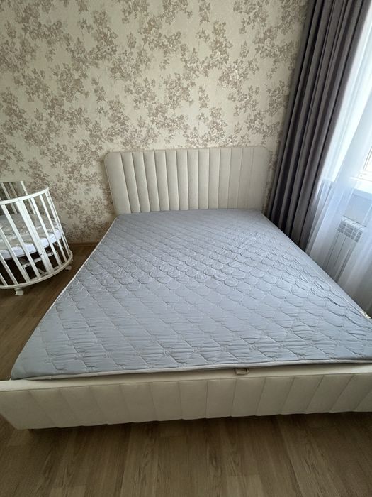 Двухспальная кровать