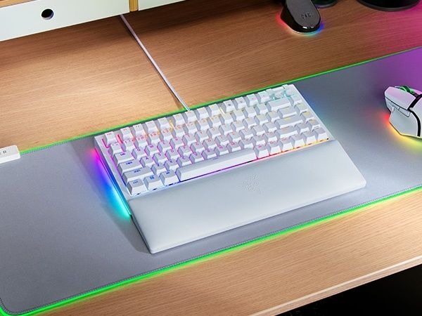 Razer Blackwidow v4 75 White edition new sealed