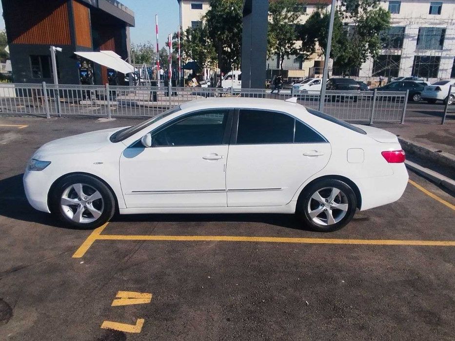 Продаётся "Toyota" Camry 40