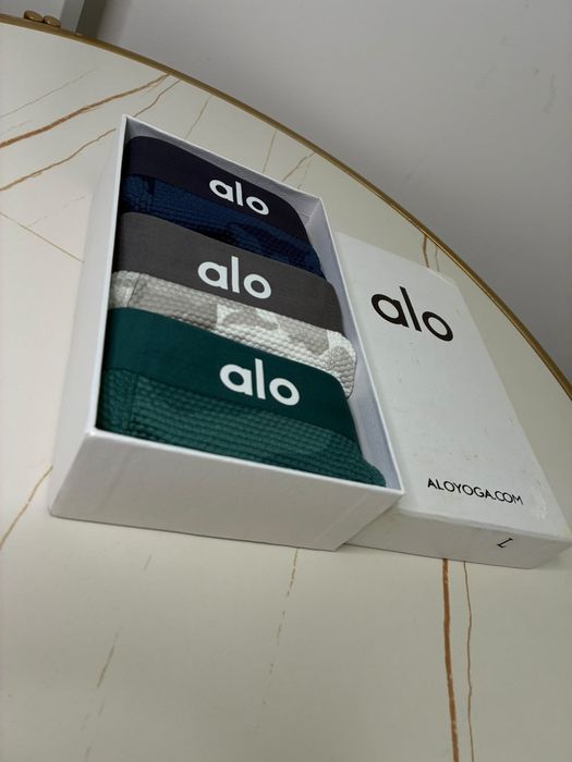 Set 4 Perechi Boxeri Alo Yoga Men’s Premium – Mărimea L, Noi la Cutie