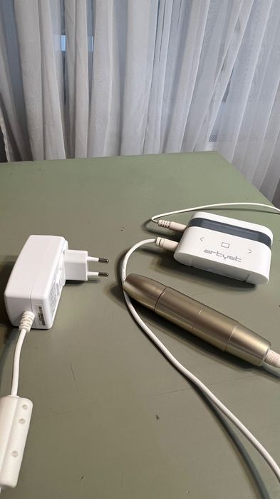 Vând aparat de micropigmentare buze şi sprâncene