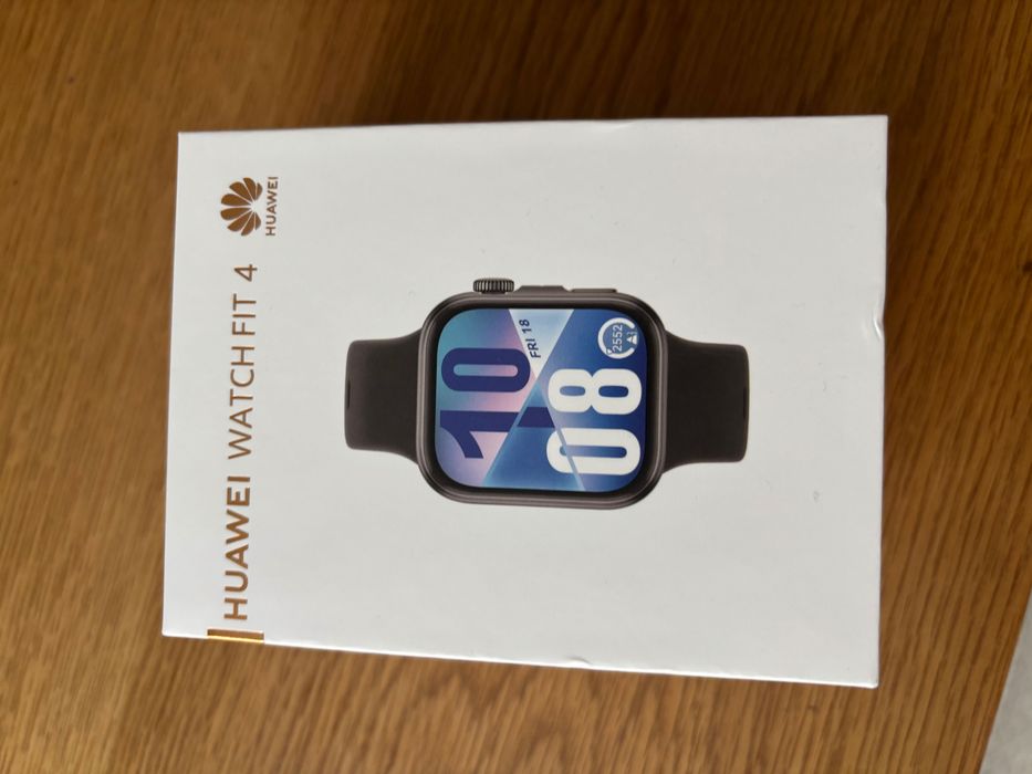 Смарт часовник HUAWEI WACH FIT 4
