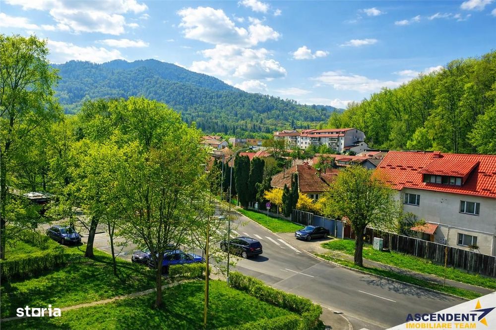Garsoniera luminoasa cu bucatarie utilata si baie cu cada