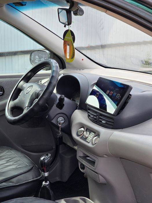 Nissan Almera Tino