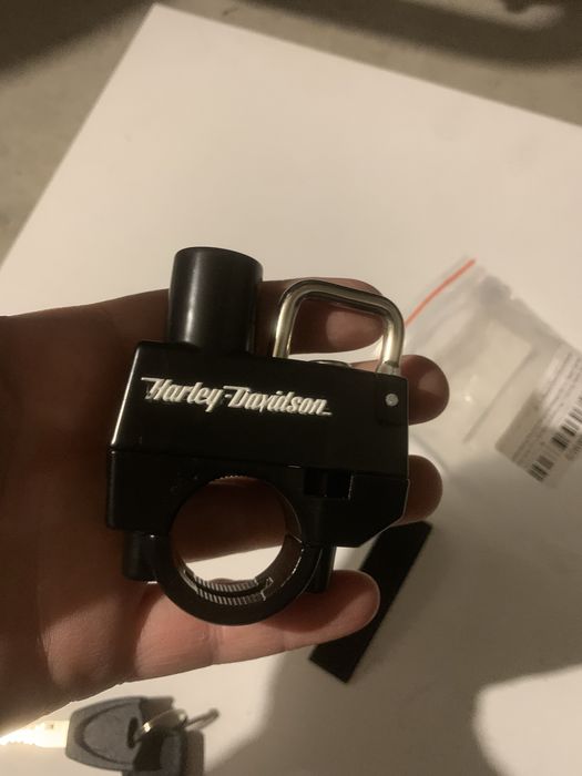 3 вида заключване на мотоциклетна каска към кормило или ролбар - НОВИ!