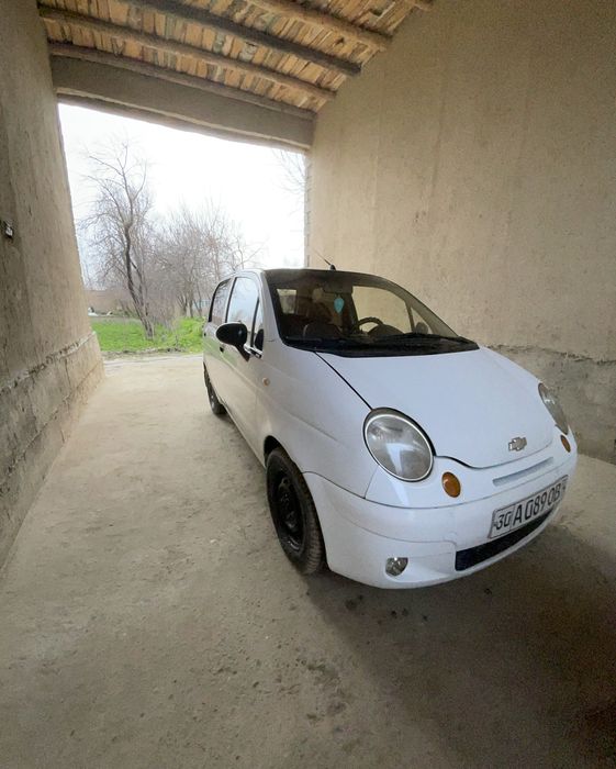 Matiz sotiladi metan gazi bor 65talik 3-pokalina.Benzinga yuradi