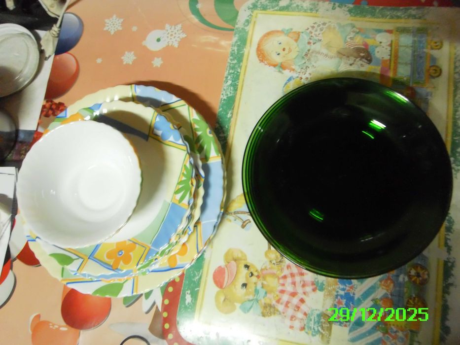 set 6x6 farfurii,intinse ,adanci verzi si comoda TV