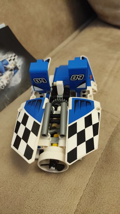 LEGO® Technic 2 в 1 - Хидроплан 42045
