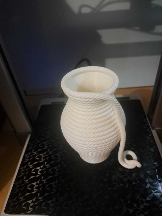 Vaza printata 3D cu aspect de sfoara