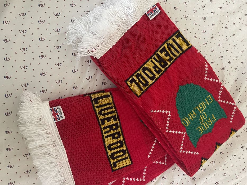 Чисто нови фенски шалове