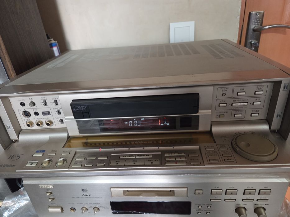 Стерео супер VHS HR W 5