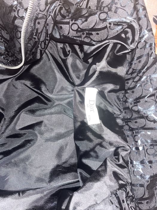 Vand geaca Dior in stare perfecta