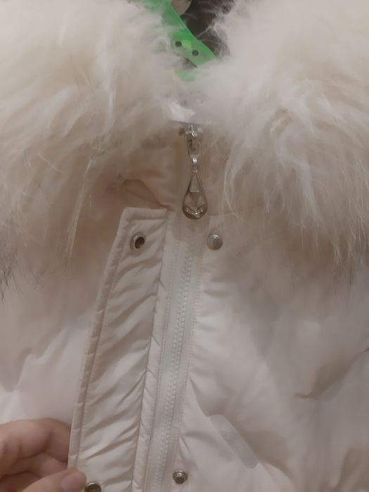 Продам куртку на девочку.Ростовка 140.