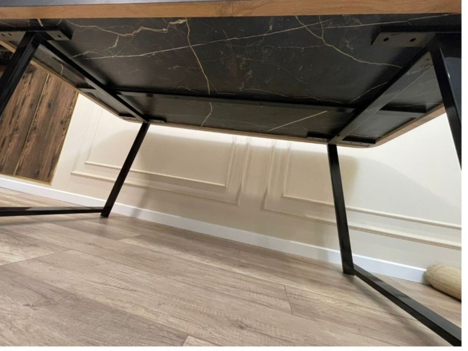 Продам  обеденный стол