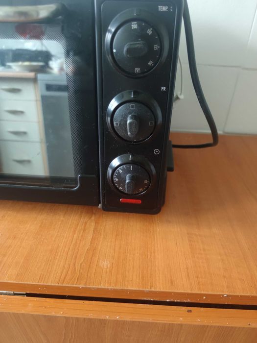 cuptor electric DeLonghi