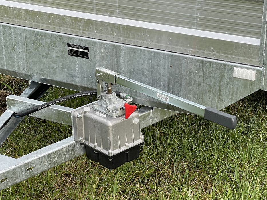 Remorca basculanta noua  de 750 kg