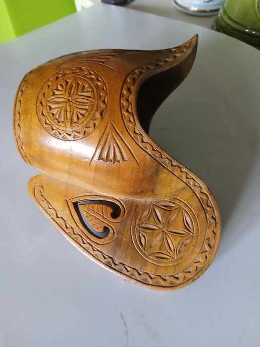 Cauc sculptat in lemn,finisaj deosebit.