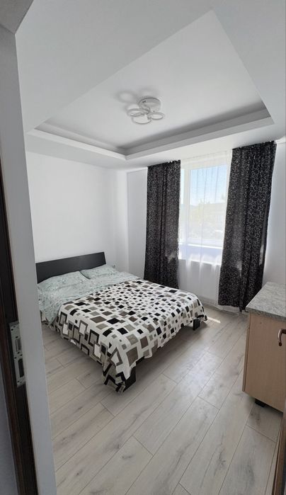 Inchiriez apartament 3 camere in Campina zona OMV