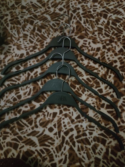 Вешалки для элитного магазина